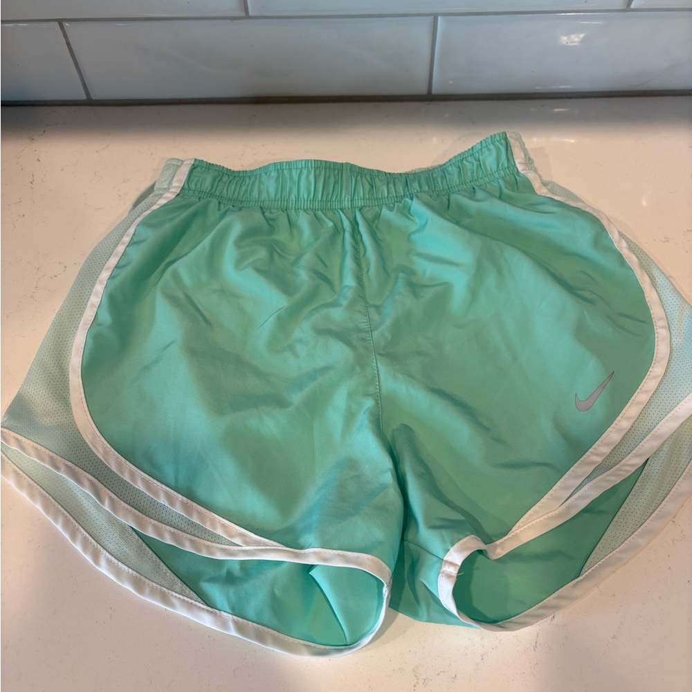 Nike Green Athletic Shorts Lightweight Elastic Waist
